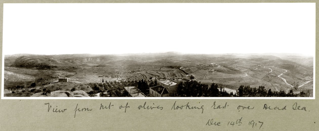 Uitzicht vanaf de Olijfberg naar het oosten over de Dode Zee, 14 december 1917 door Capt. Arthur Rhodes