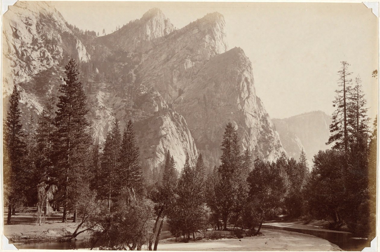 De Drie Broers, 4.480 voet, Yosemite Valley door Carleton E. Watkins