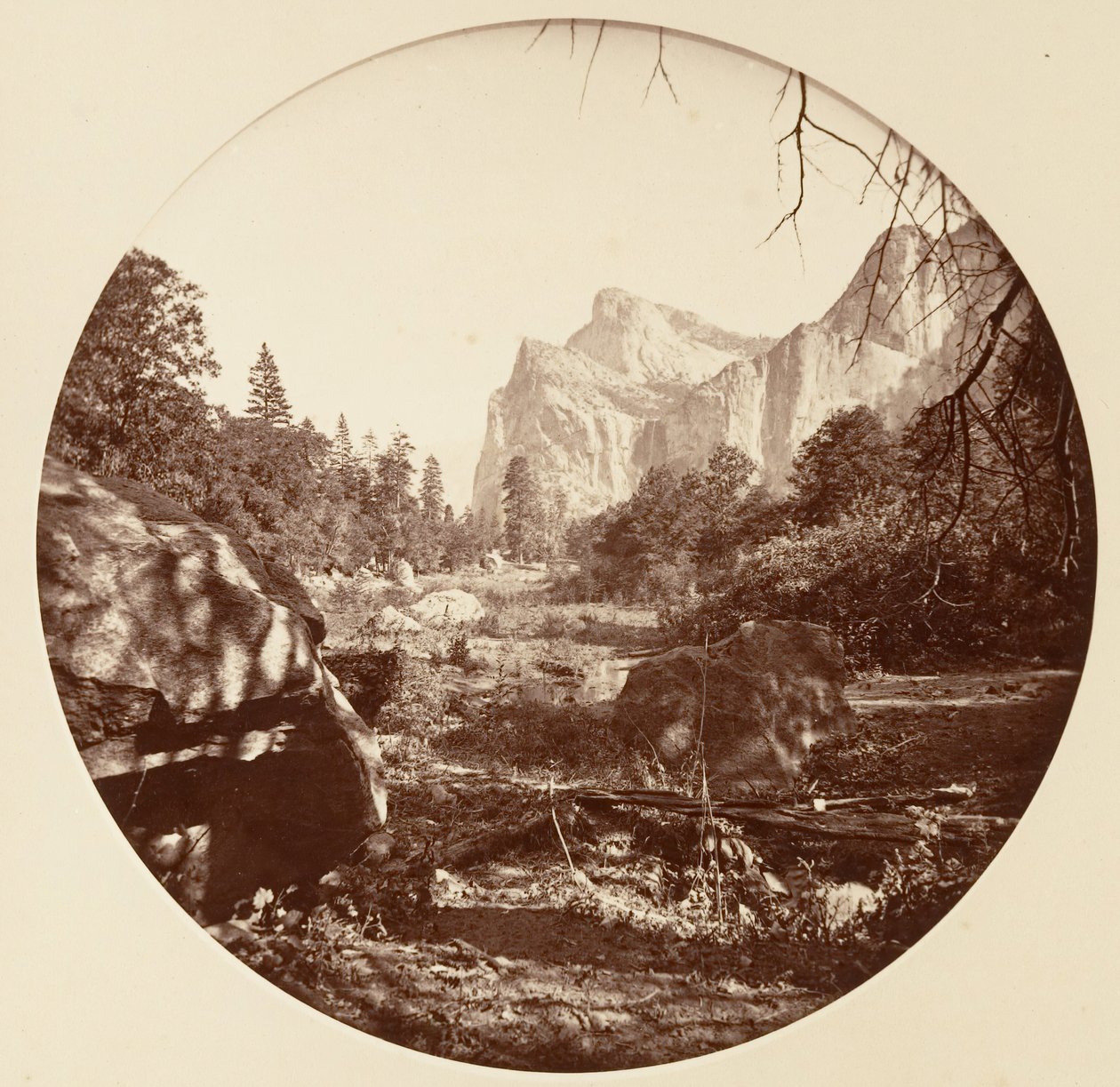 [Yosemite National Park, Californië], ca. 1878 door Carleton Emmons Watkins