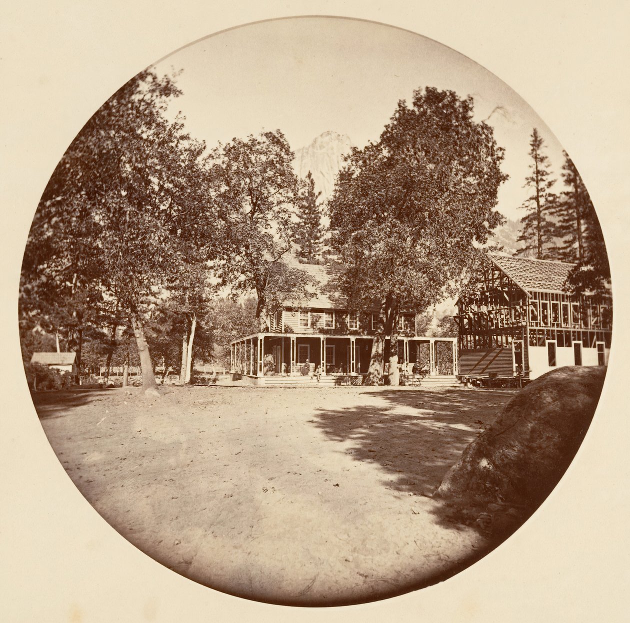 [Yosemite National Park, Californië], ca. 1878 door Carleton Emmons Watkins