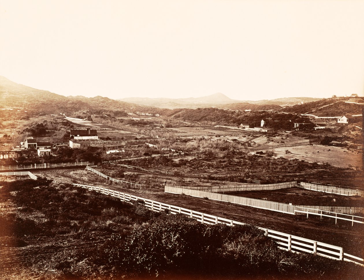[Lone Mountain, van het Weeshuis]. door Carleton Watkins