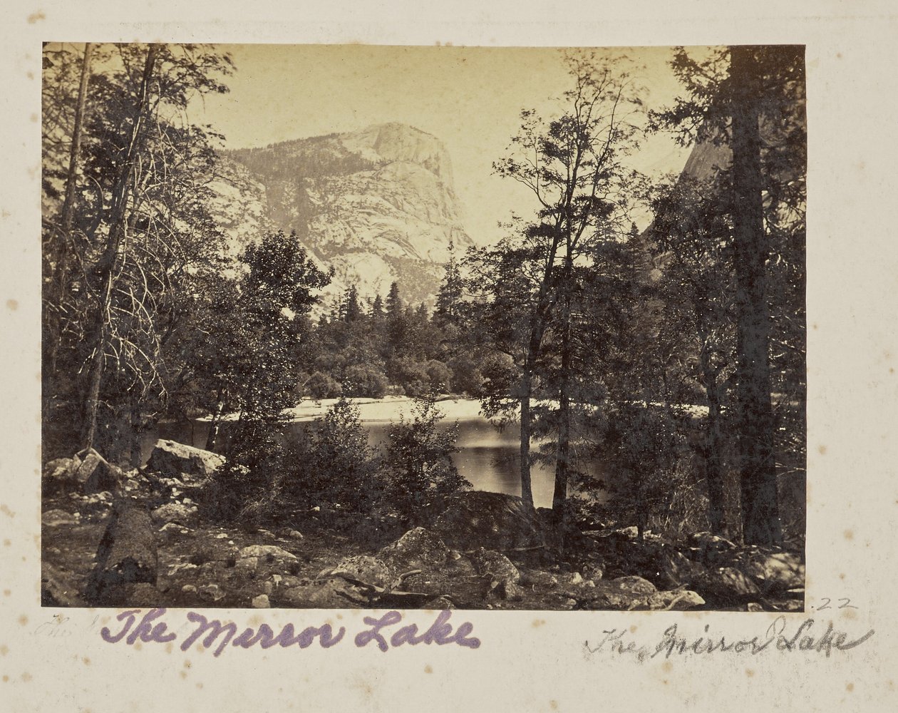 Het meer, Yosemite Valley, Mariposa County, CAL. (Nr.1028) door Carleton Watkins
