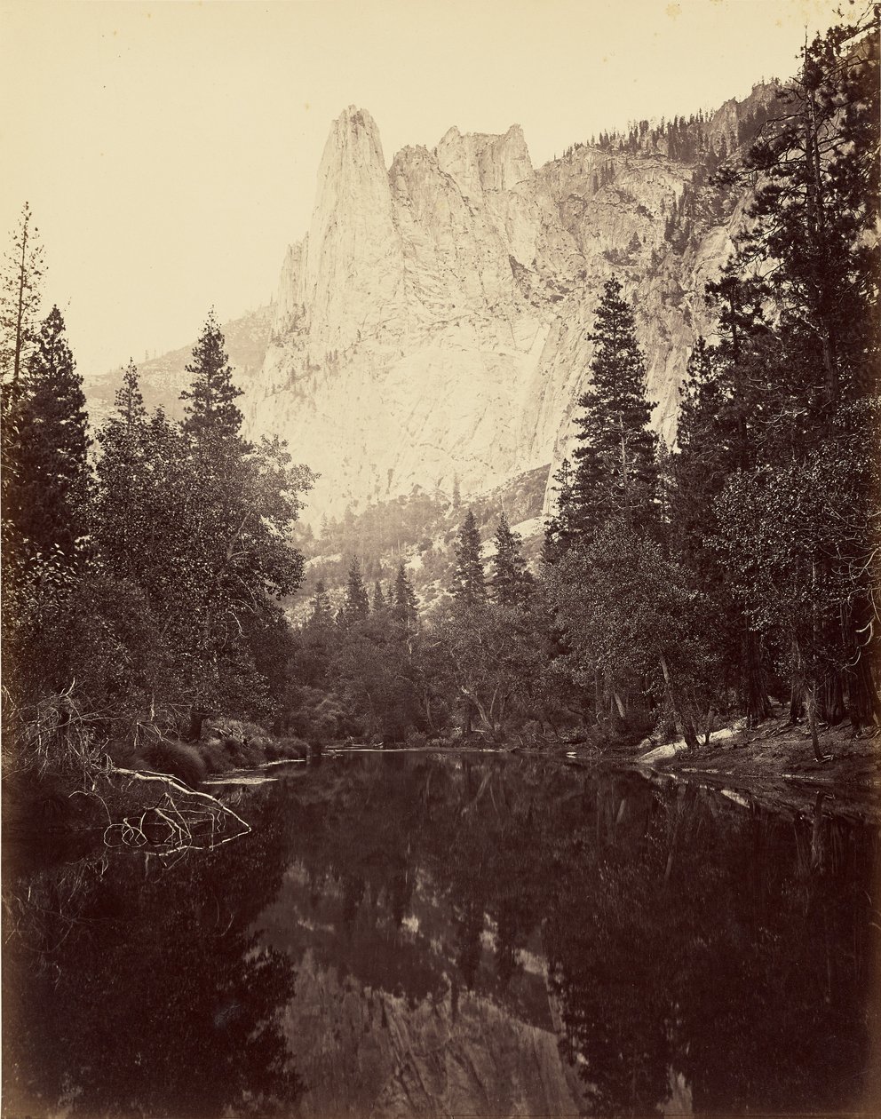 [De Sentinel, 3270 ft.]. door Carleton Watkins