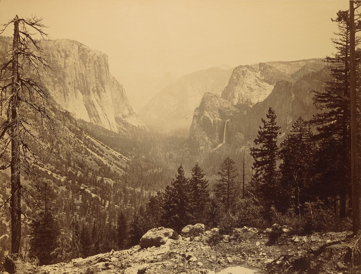 De Yosemitevallei vanaf Inspiration Point, Mariposa Trail / Algemeen uitzicht op de vallei vanaf Inspiration Point door Carleton Watkins