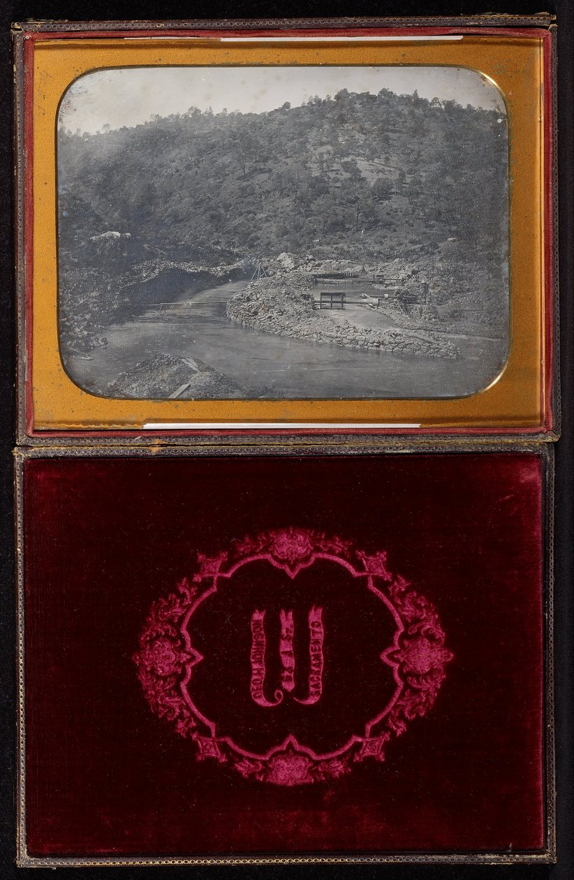 Zonder titel (rivier mijnbouwscène) door Carleton Watkins