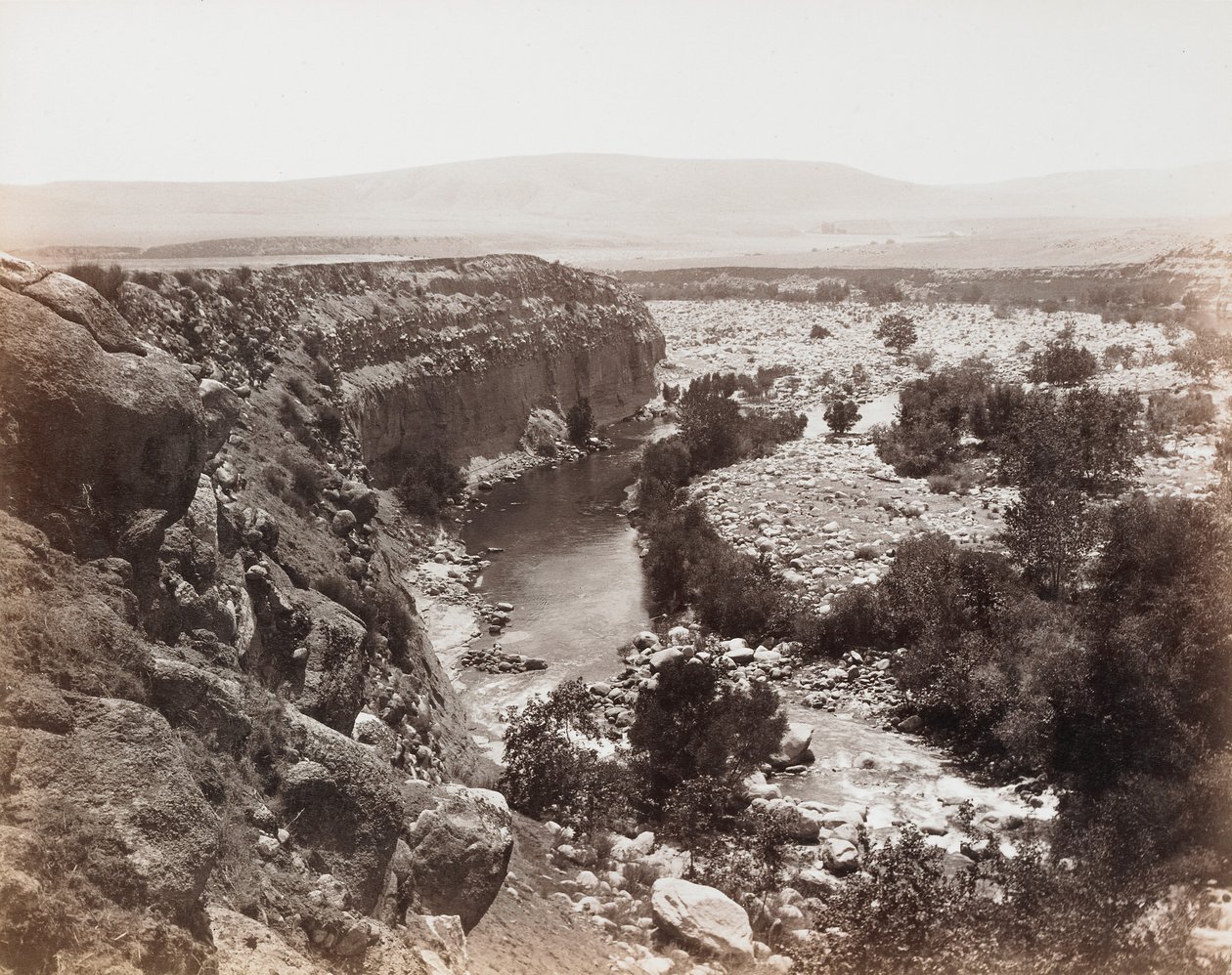 Zonder titel [beeklandschap] door Carleton Watkins