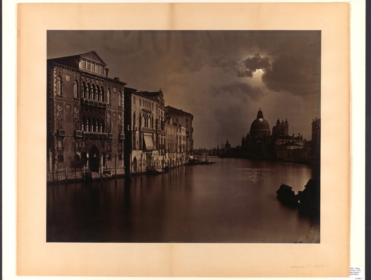 [Nachtelijk uitzicht op het Canal Grande, Venetië] door Carlo Naya