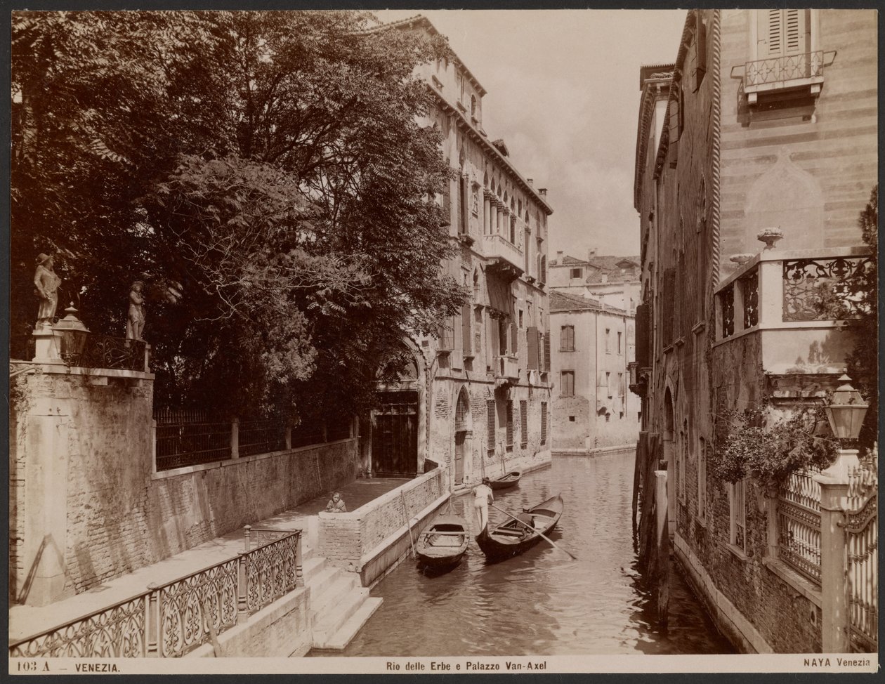 Rio delle Erbe en Palazzo Van-Axel door Carlo Naya