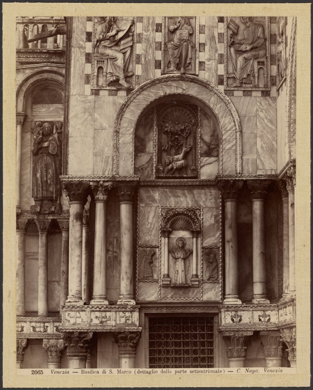 Basiliek van San Marco - detail van het noordelijke gedeelte door Carlo Naya
