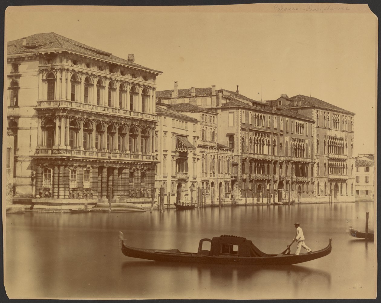 De paleizen Rezzonico, Giustiniani en Foscari langs het Canal Grande door Carlo Naya