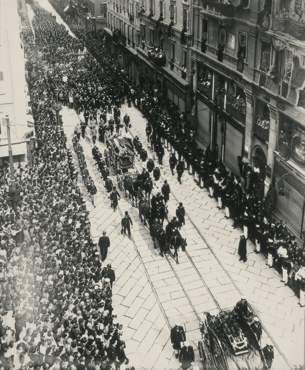 Begrafenissen van Aartshertogen Franz Ferdinand van Oostenrijk en zijn vrouw die op 28 juli in Sarajevo werden vermoord door Carlo Wulz