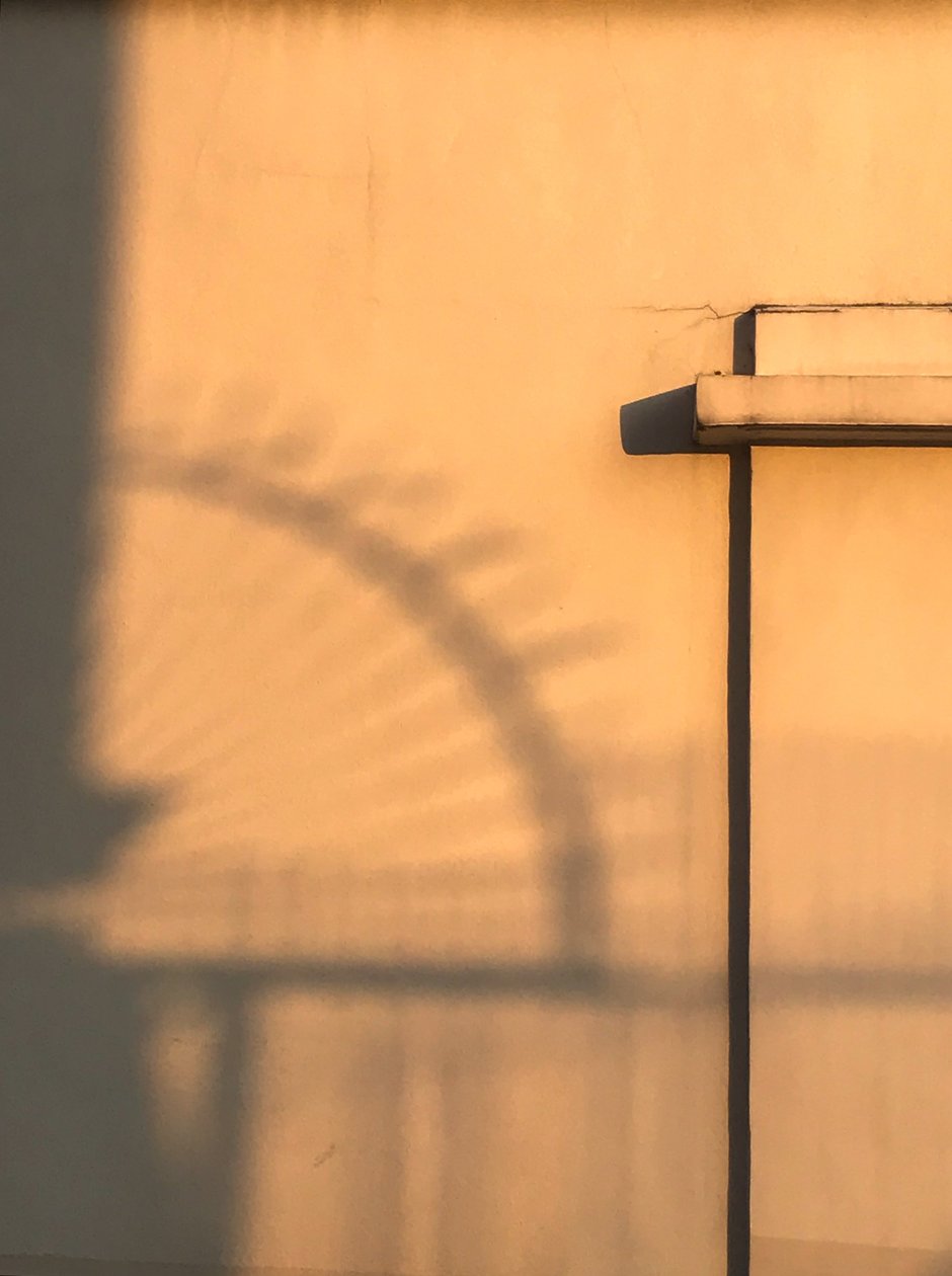 Compositie - Architectuur - Schaduwen, 2019 (foto) door Cécile Jamet