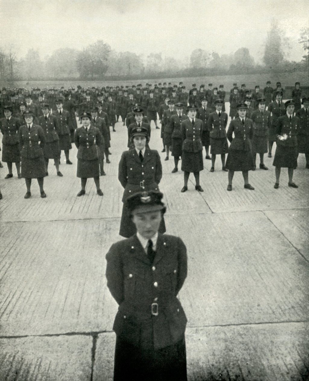 W.A.A.F. Officieren bij hun Instructieschool door Cecil Beaton