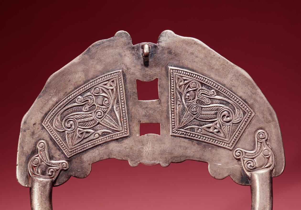 Onderzijde van de Killamery Broche, Killamery, County Kilkenny, Vikingtijd zilver met goud, glas en amber (detail) door Celtic