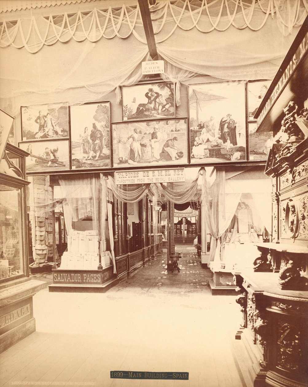 Uitzicht op het hoofdgebouw in het Spaanse gedeelte van de Centennial Exposition door Centennial Photographic Co.