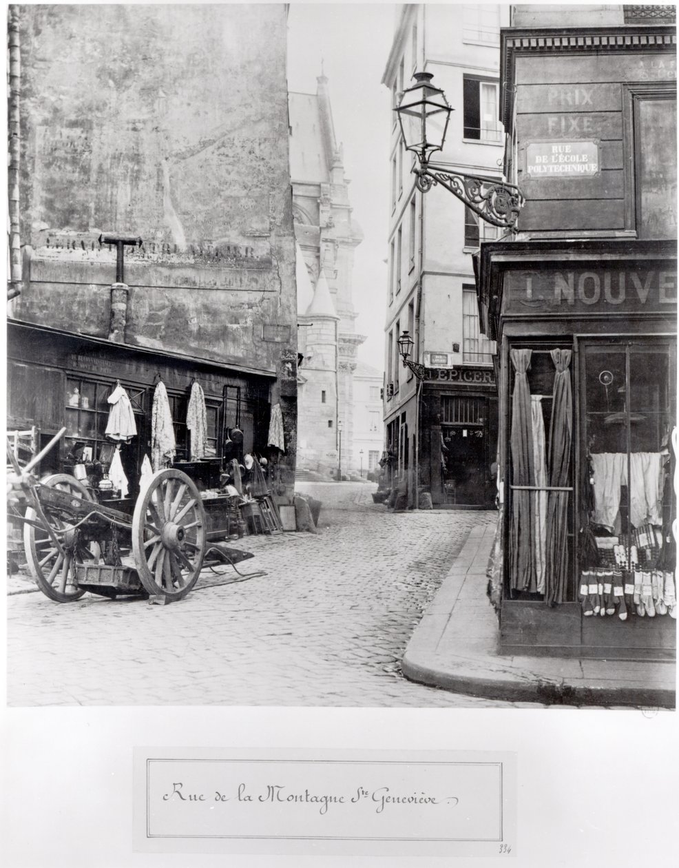 Rue de la Montagne Sainte-Genevieve, Parijs, 1858-78 door Charles Marville