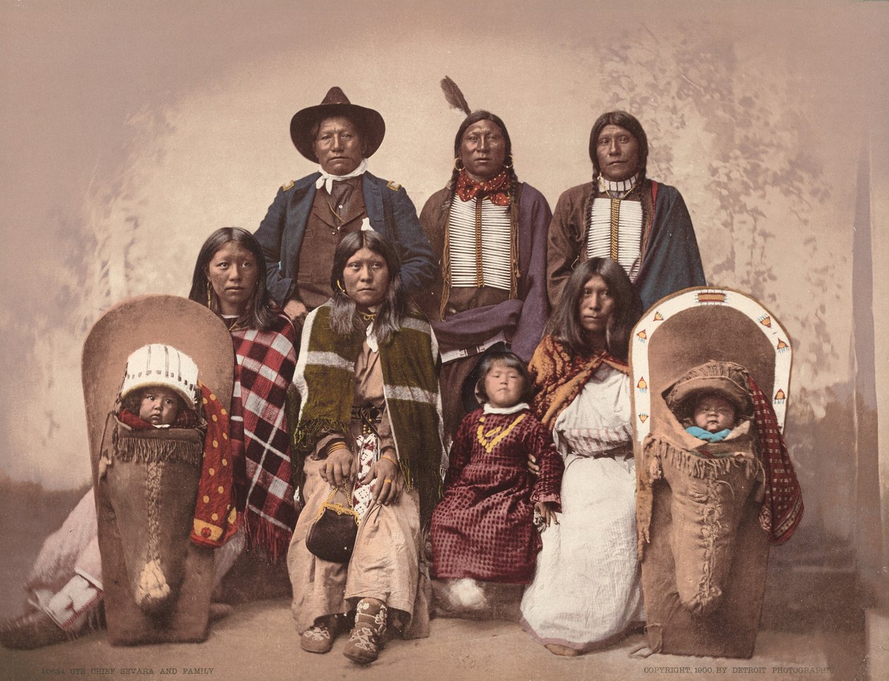 Ute opperhoofd Severo en familie, ca. 1885, gepubliceerd 1900 (foto) door Charles A. Nast