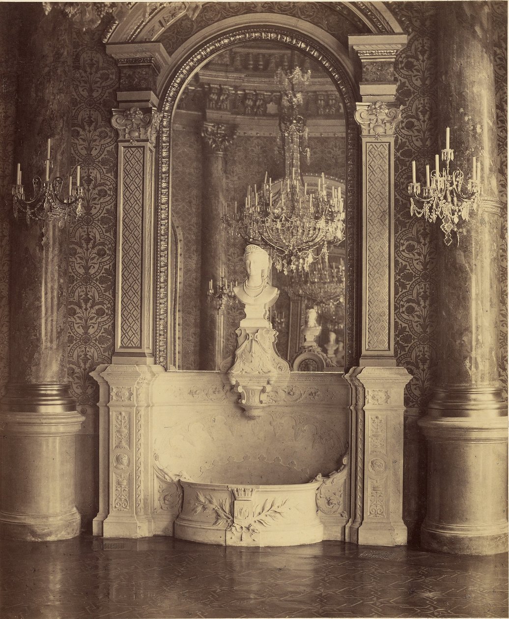 [Interieur van een paleis, waarschijnlijk het Hotel de Ville, Parijs]. door Charles Marville