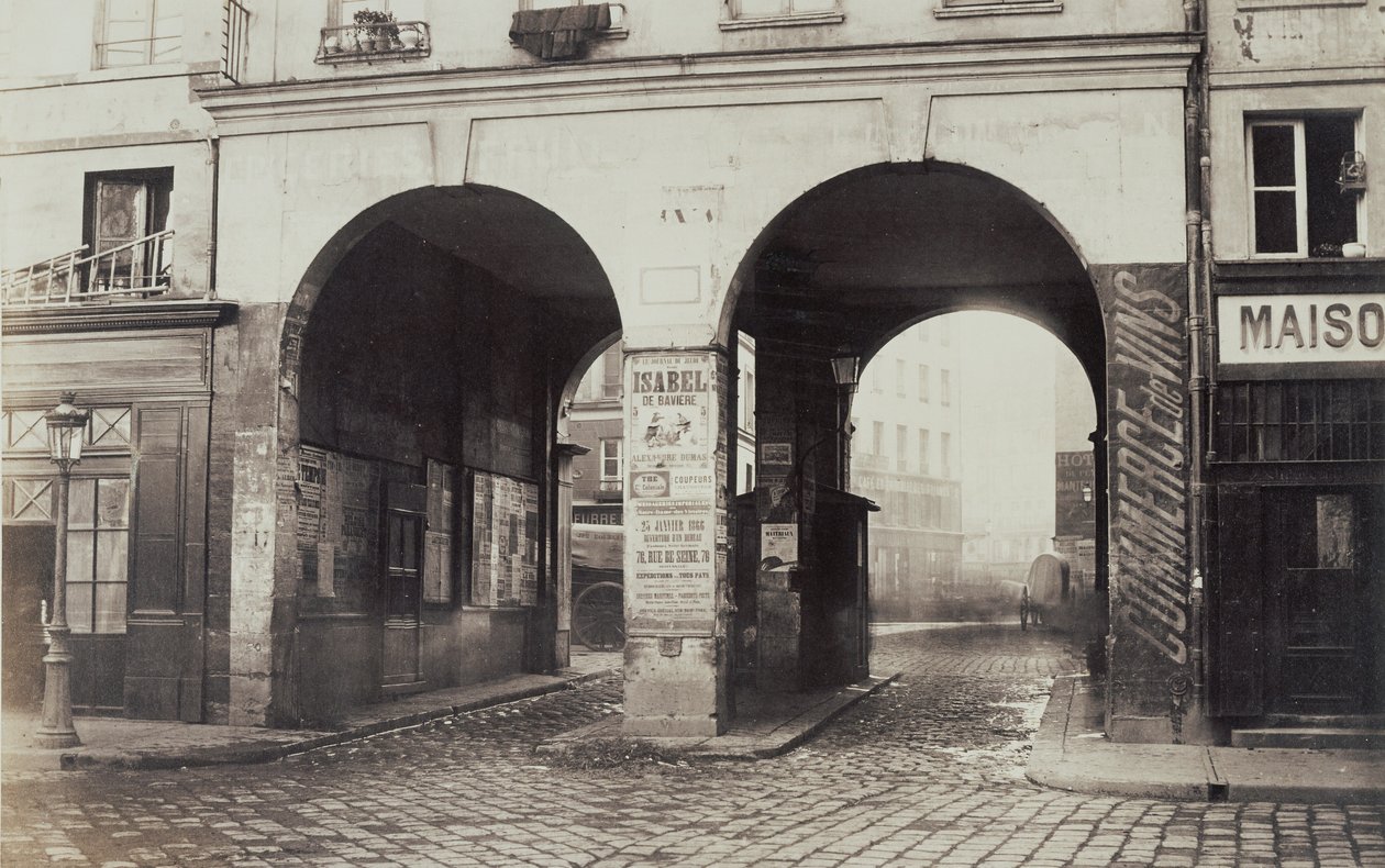 Les Deux-Portes. Gezicht vanaf de rue des Innocents naar de rue de la Ferronnerie. door Charles Marville