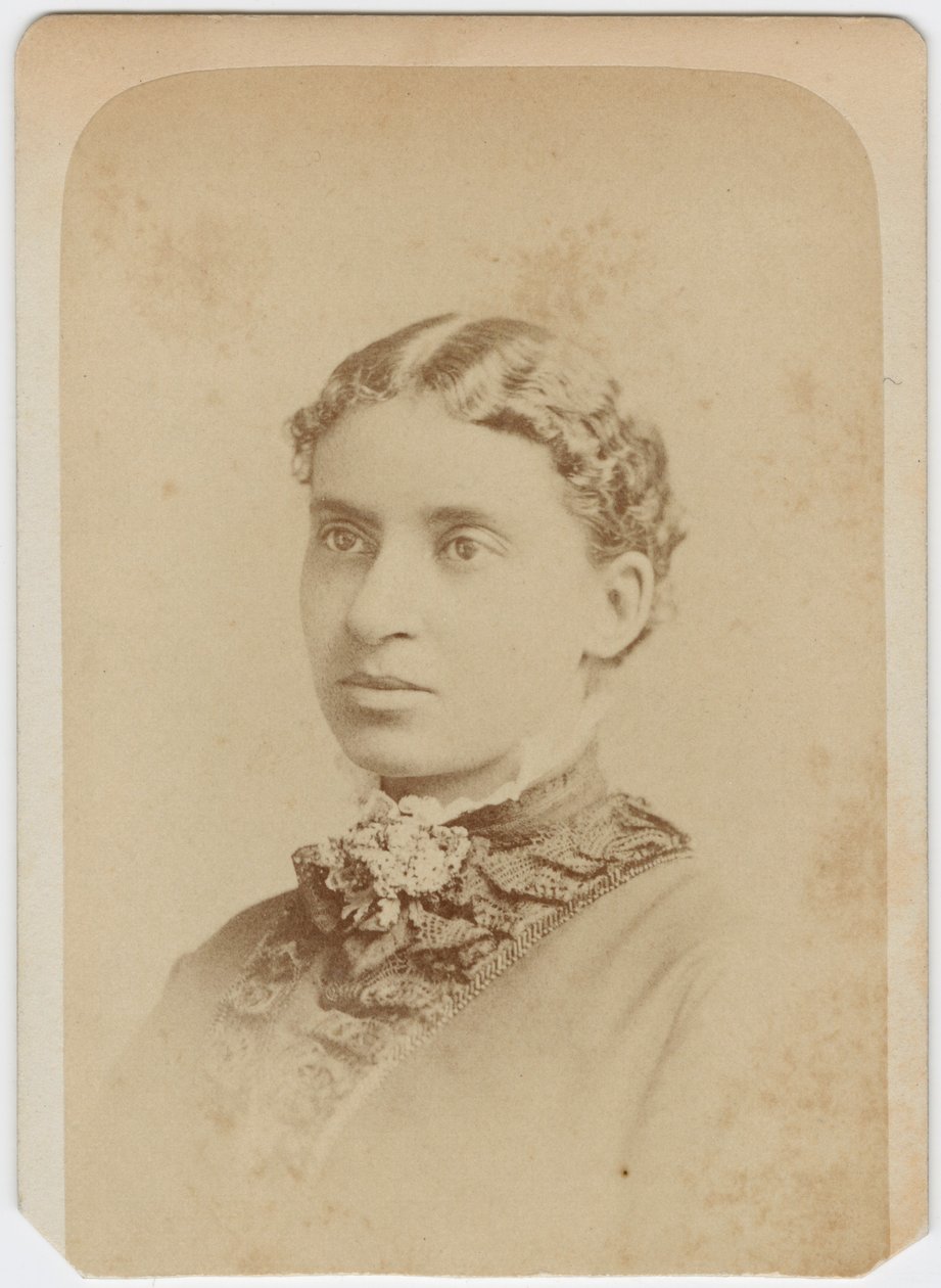 Carte de visite van Lottie Grimke door Charles Milton Bell
