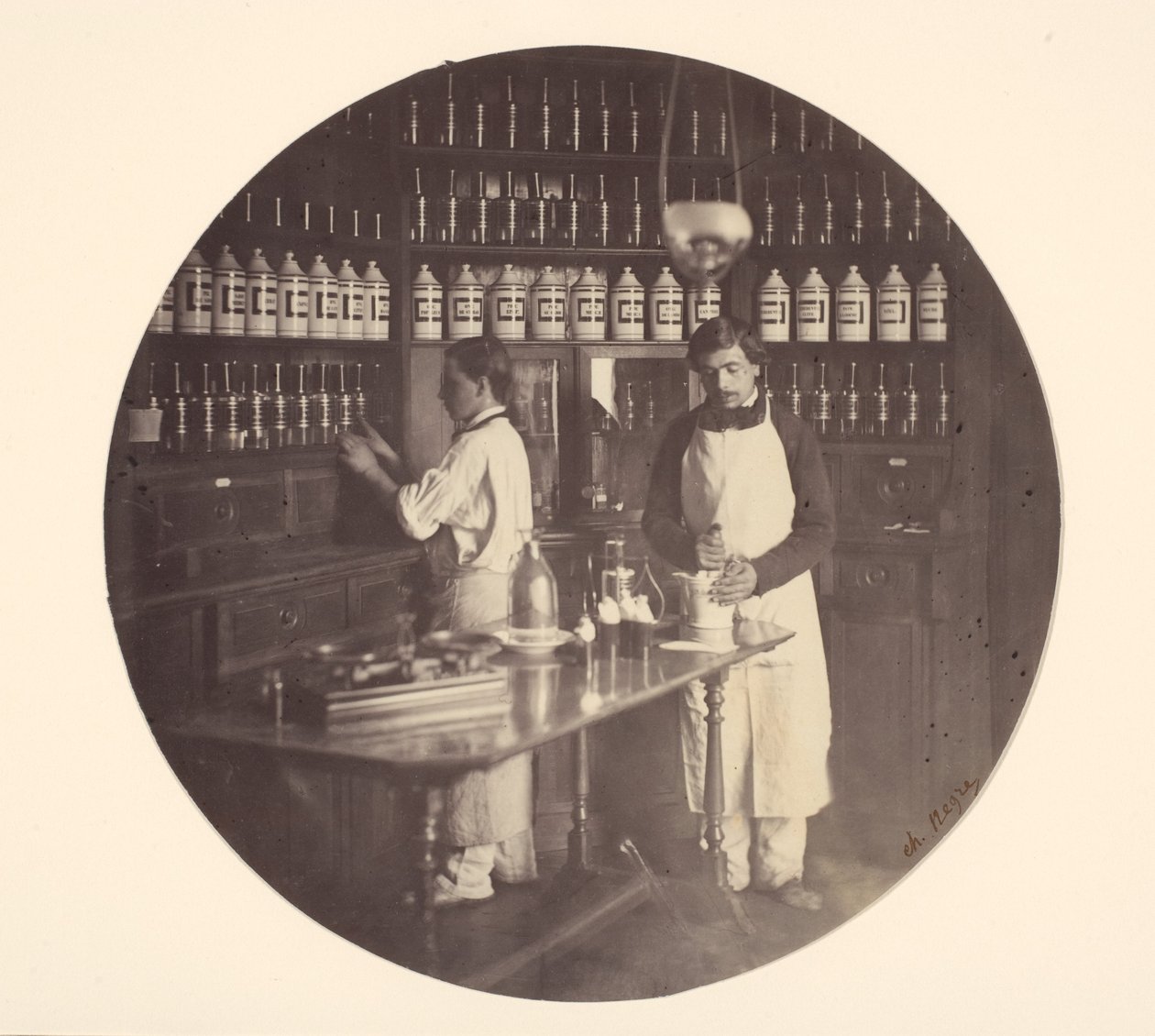 Keizerlijk asiel van Vincennes, de apotheek door Charles Nègre