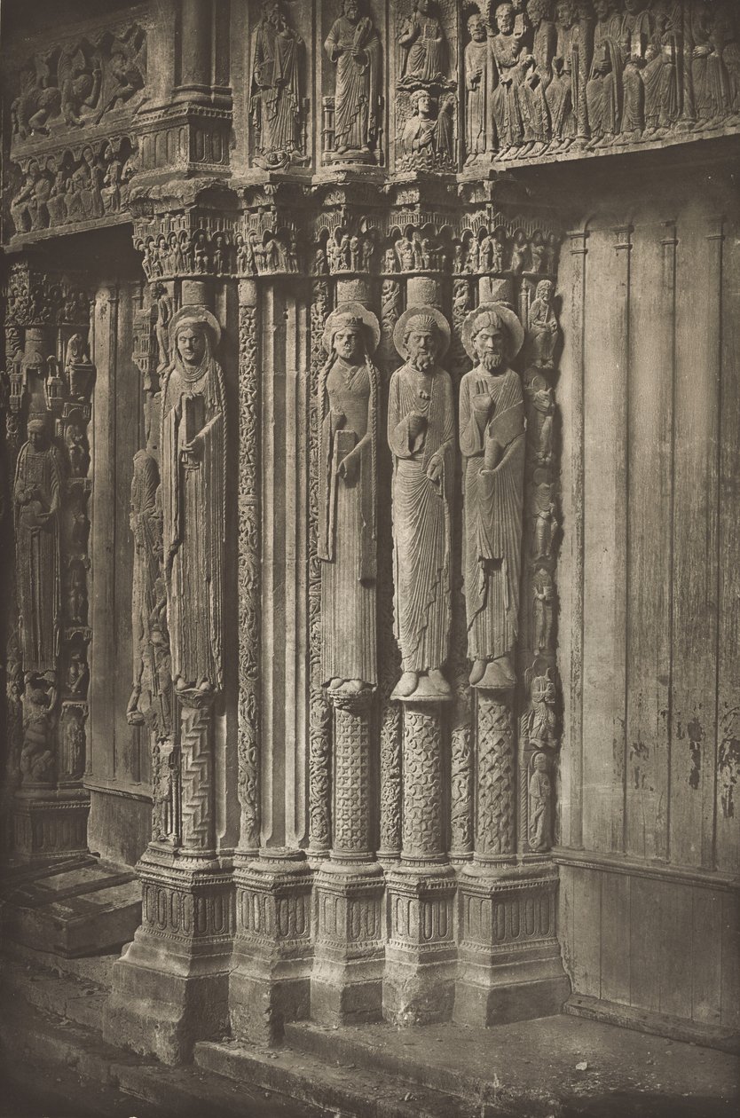 Kathedraal van Chartres. Rechterdeur van het koninklijke portaal, westzijde, 12e eeuw door Charles Nègre