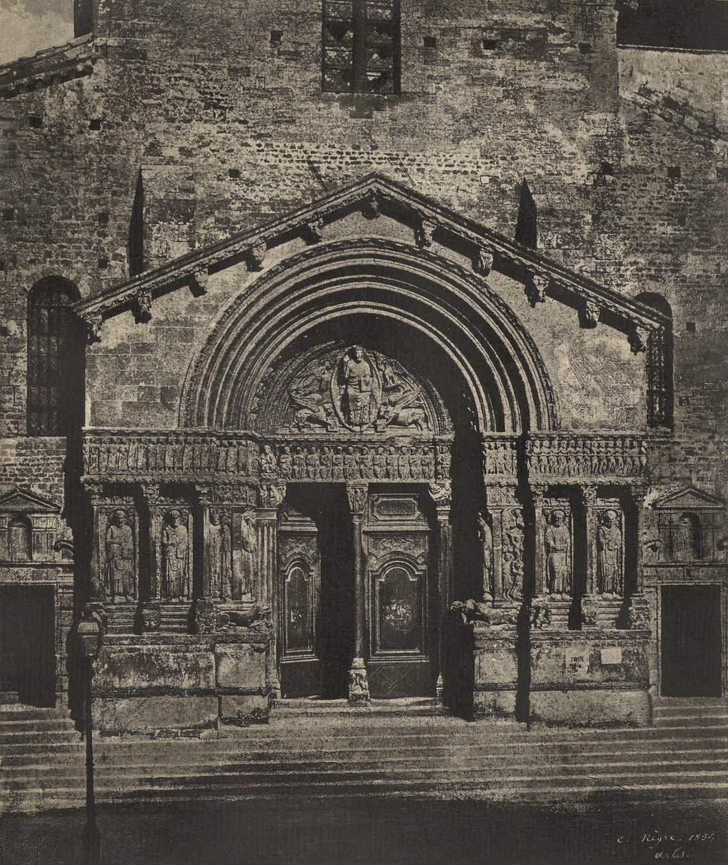 [Portaal van Saint-Trophime in Arles] door Charles Nègre