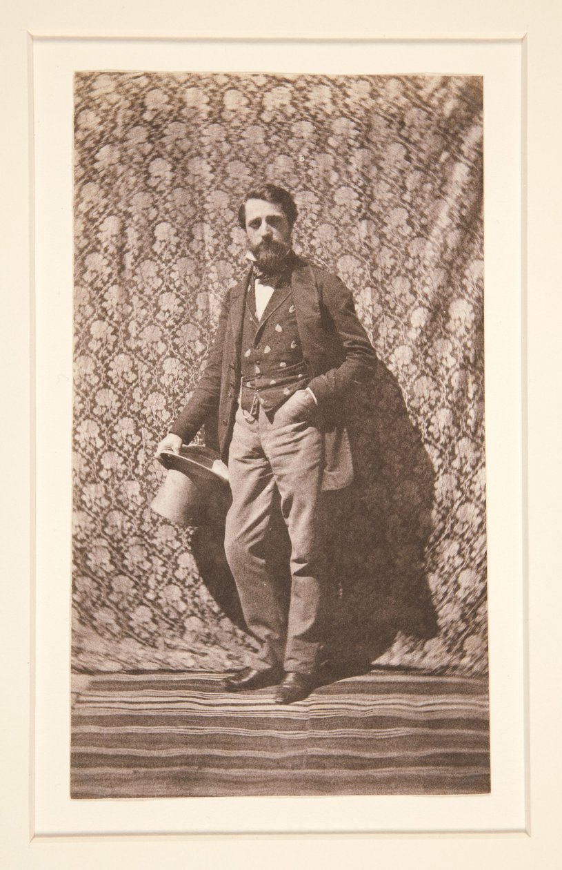 Portret van een staande man met hoed door Charles Nègre