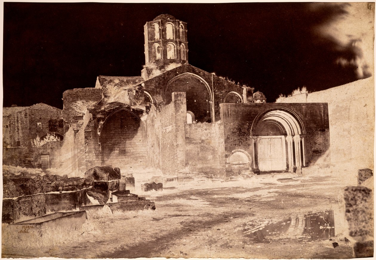 Saint-Honorat des Alyscamps „Arles” door Charles Nègre