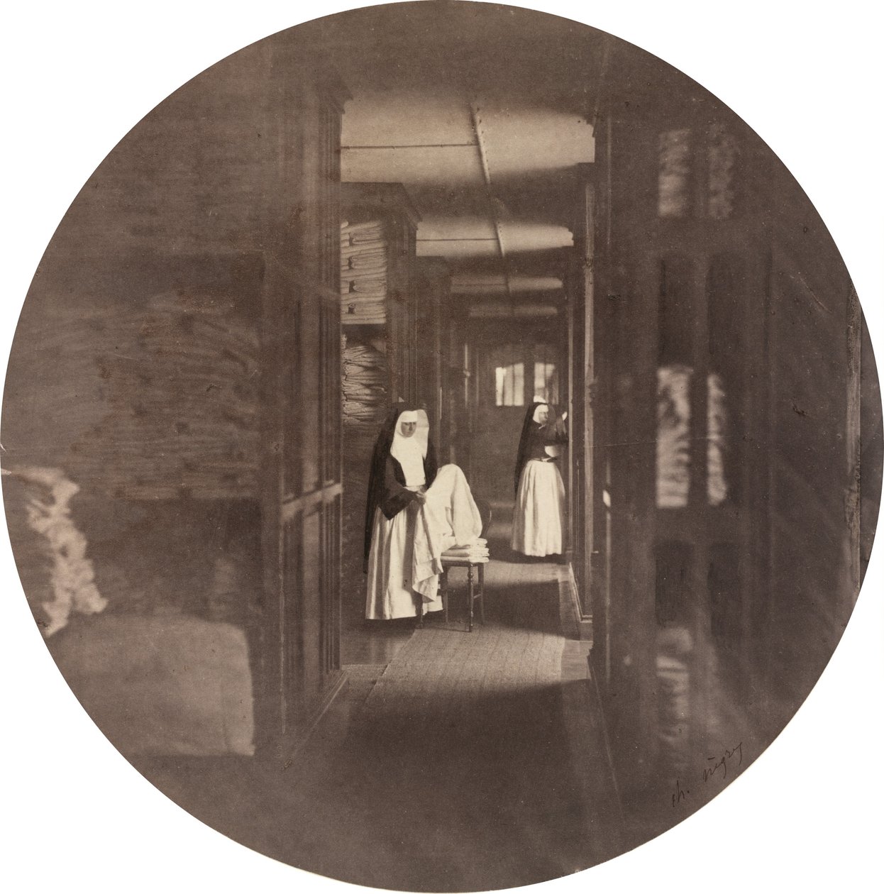 Asile Impérial de Vincennes: de Lingerie, 1859 door Charles Nègre