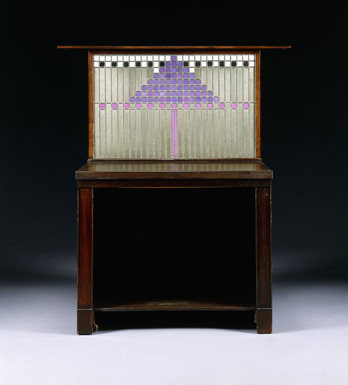 Een Schrijfkabinet Ontworpen voor Walter W. Blackie Esq., Hill House, Edinburgh door Charles Rennie Mackintosh