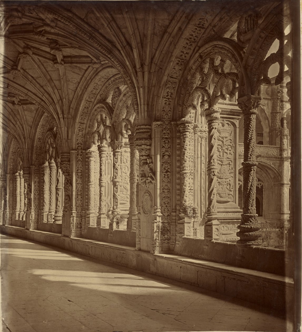 [Gewelfde gang, Belem]. door Charles Thurston Thompson