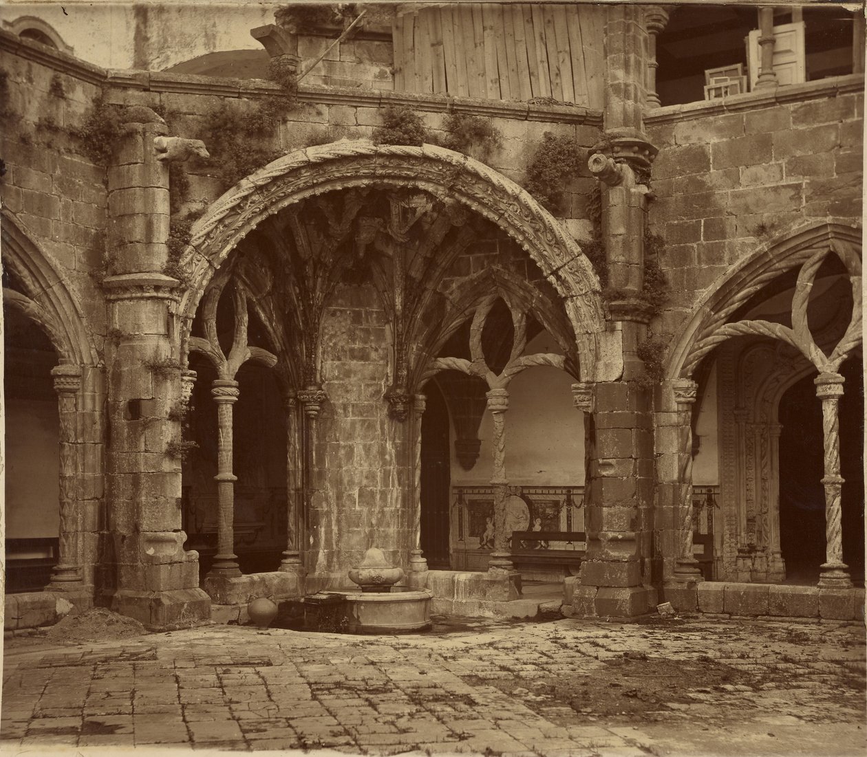 [Kloostergang van de Stilte, klooster van Santa Cruz de Coimbra] door Charles Thurston Thompson