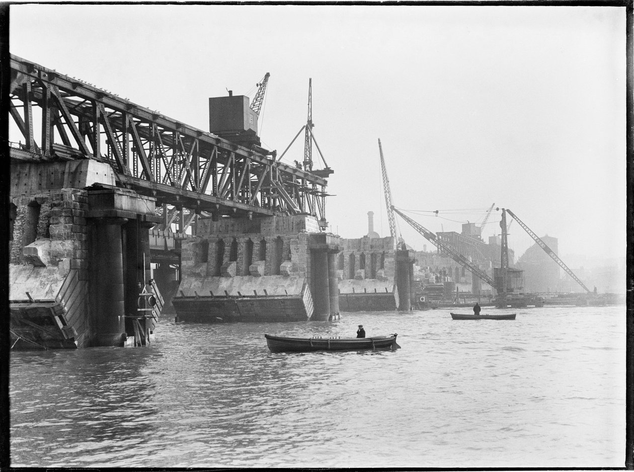 Sloop van Waterloo Bridge, Lambeth, Greater London Authority, 1936 door Charles William Prickett