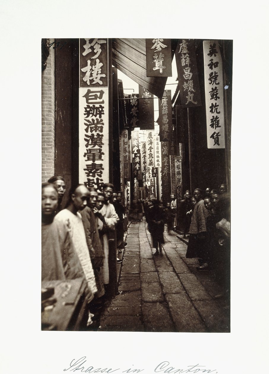 Straatscène in Canton, ca. 1870s door Chinese Photographer