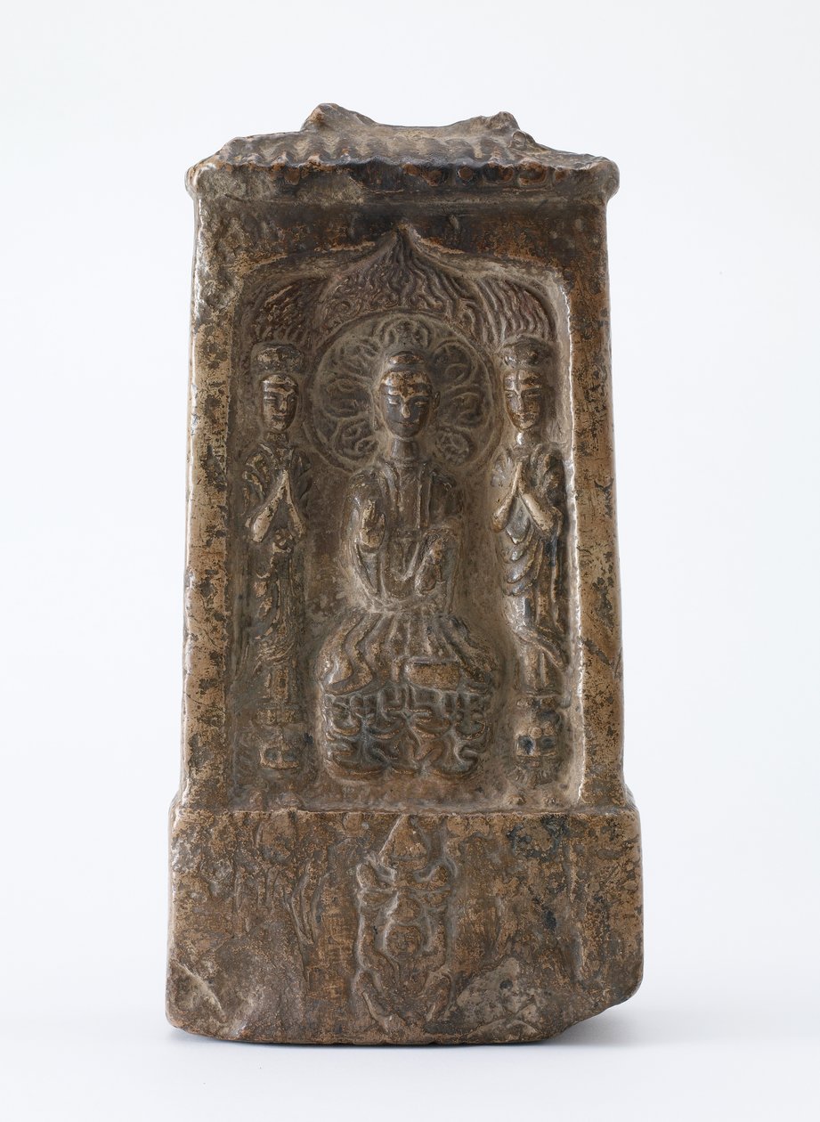 Boeddhistische tablet in de vorm van een miniatuurschrijn, Periode van de Verdeling, ca. 520 AD door Chinese School
