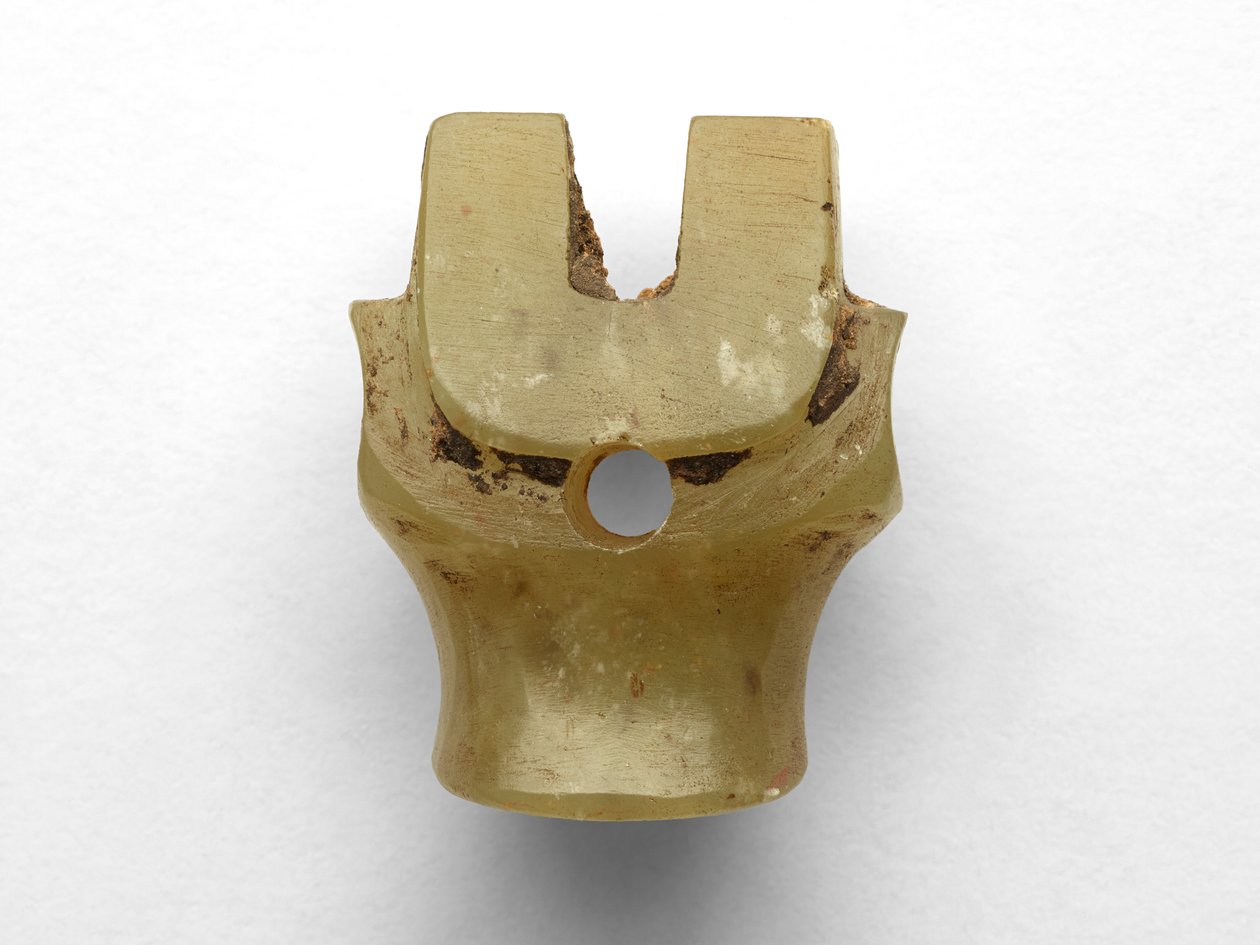 Hanger in de vorm van een rundskop, herwerkt, ca. 1100-1000 v.Chr. door Chinese School