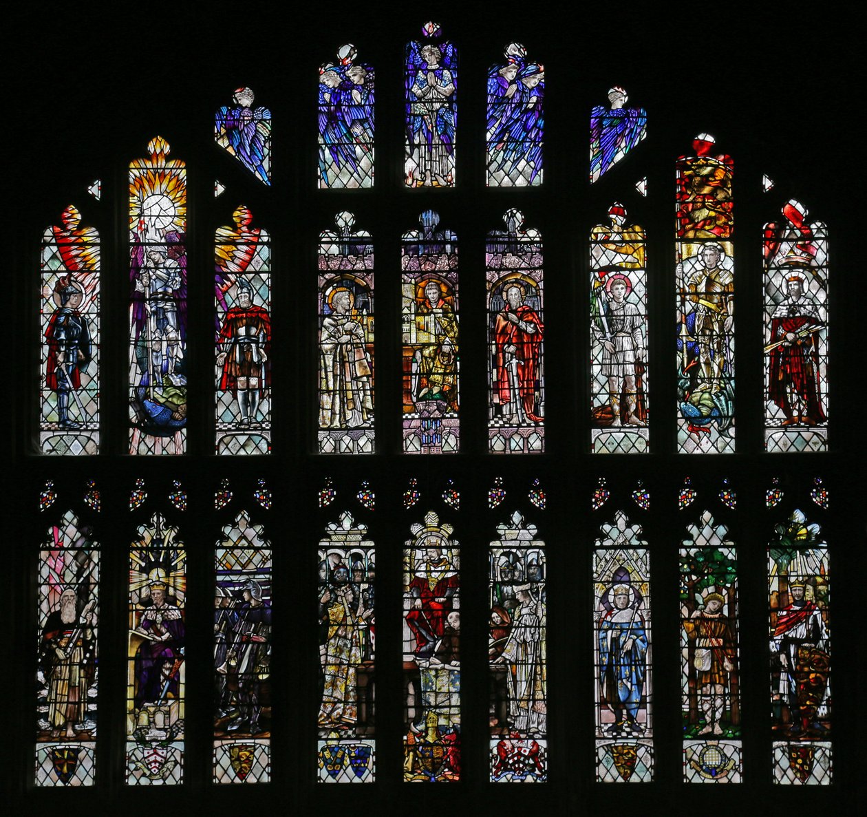 De Geest van God: Kapittelhuisraam door Christopher Whall, 1903 door Christopher Whall