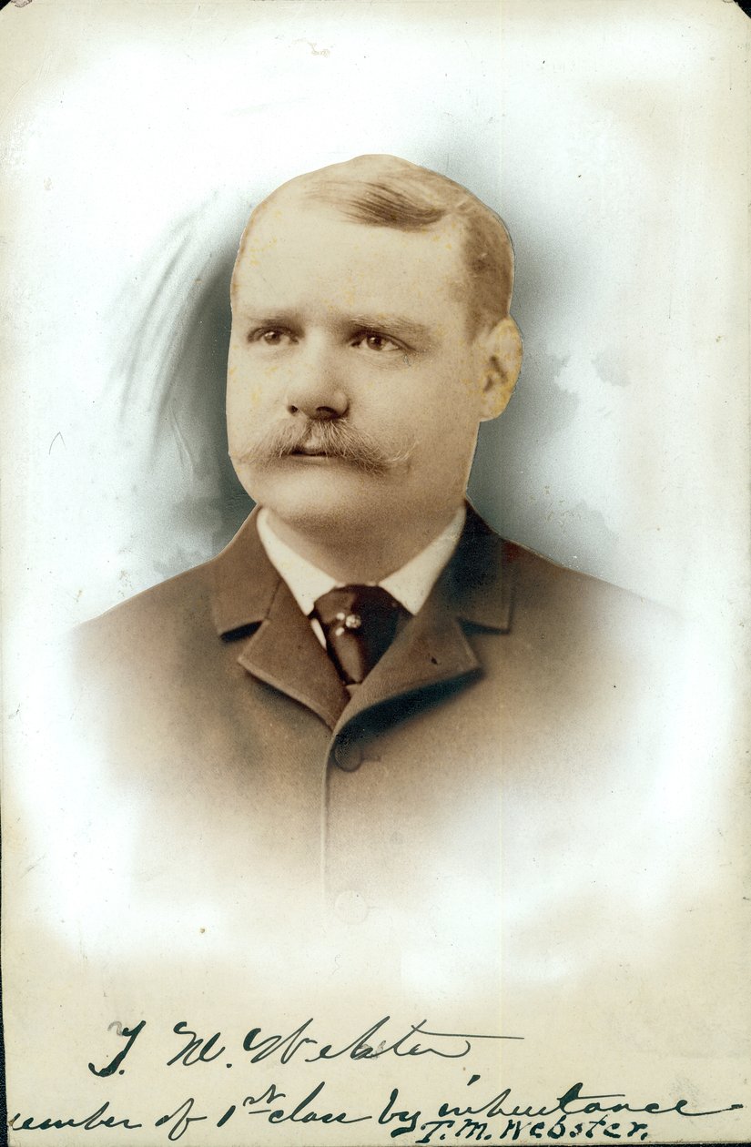 Borstbeeld portret van Thomas W. Webster in pak en stropdas door Dana