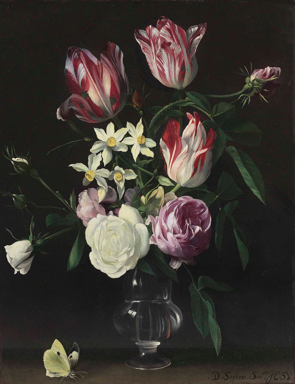 Rozen, tulpen en narcissen in een glazen vaas, met een vlinder, op een richel door Daniel Seghers