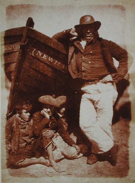 Een Newhaven visser en jongens, ca. 1843-47 door David Octavius and Adamson Robert Hill