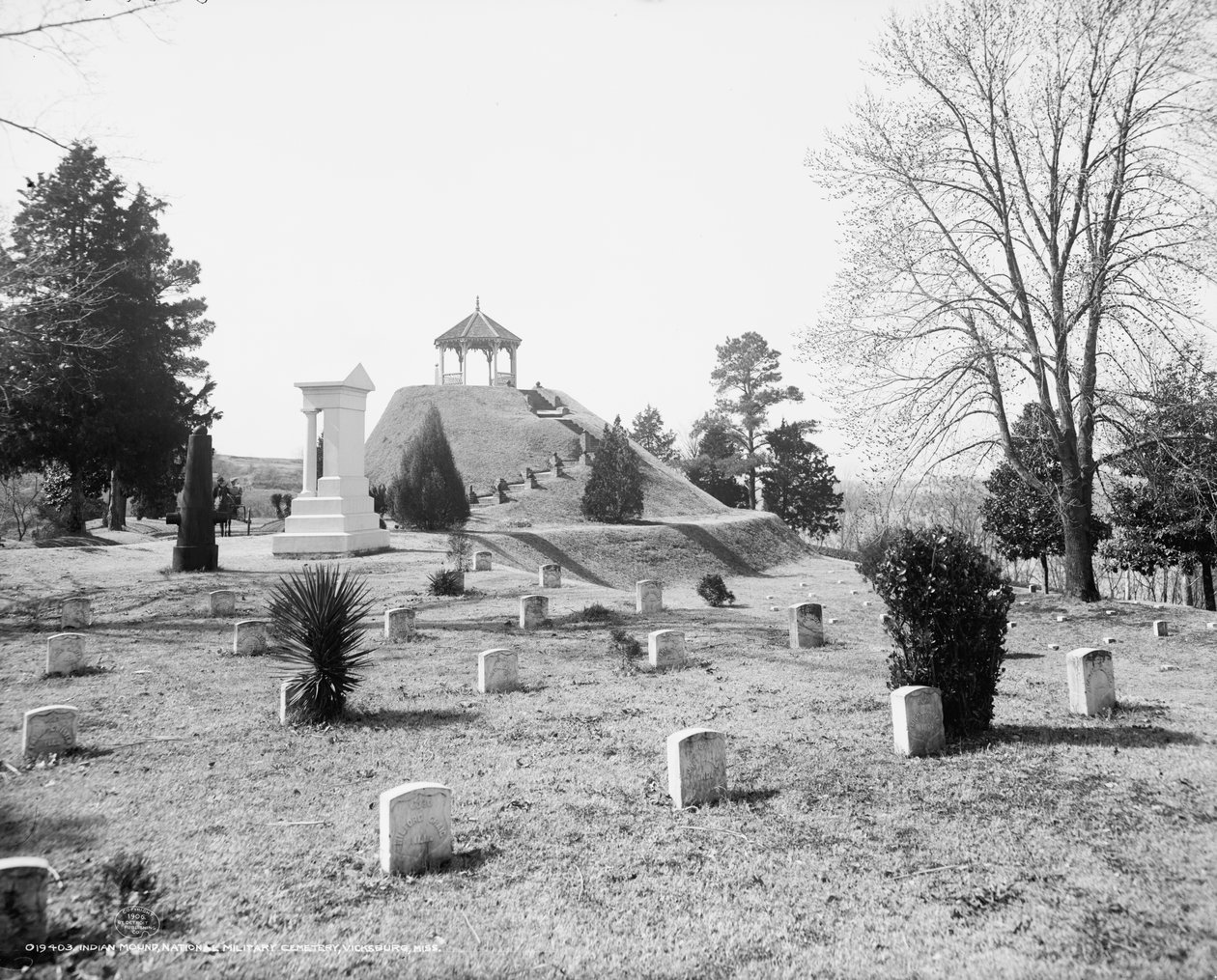 Indiaanse heuvel, Nationaal Militair Kerkhof, Vicksburg, Mississippi, c.1906 door Detroit Publishing Co.