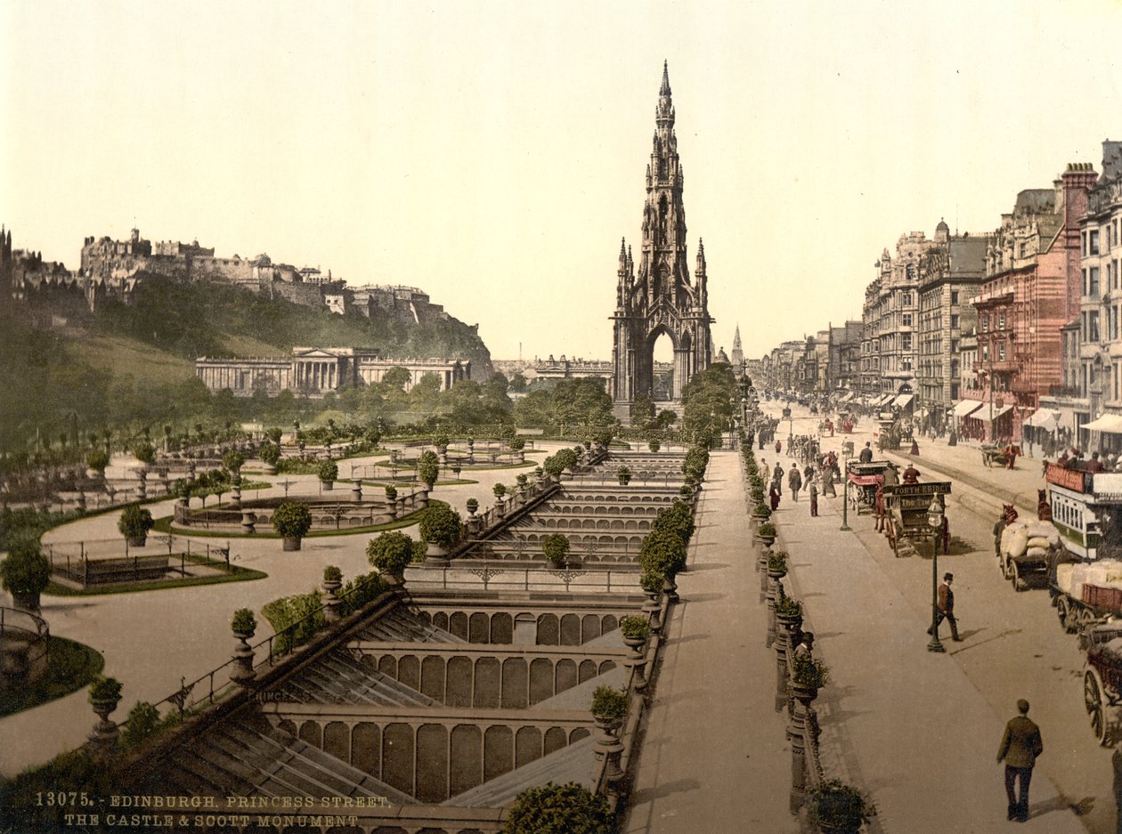 Princes Street, het kasteel en Scott Monument, Edinburgh, ca. 1890-1900 door Detroit Publishing Co.