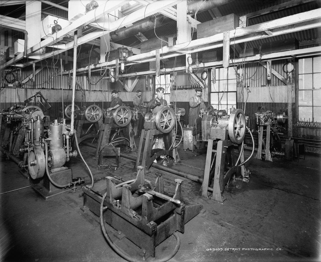 De testkamer, Leland & Faulconer Manufacturing Company, Detroit door Detroit Publishing Co.