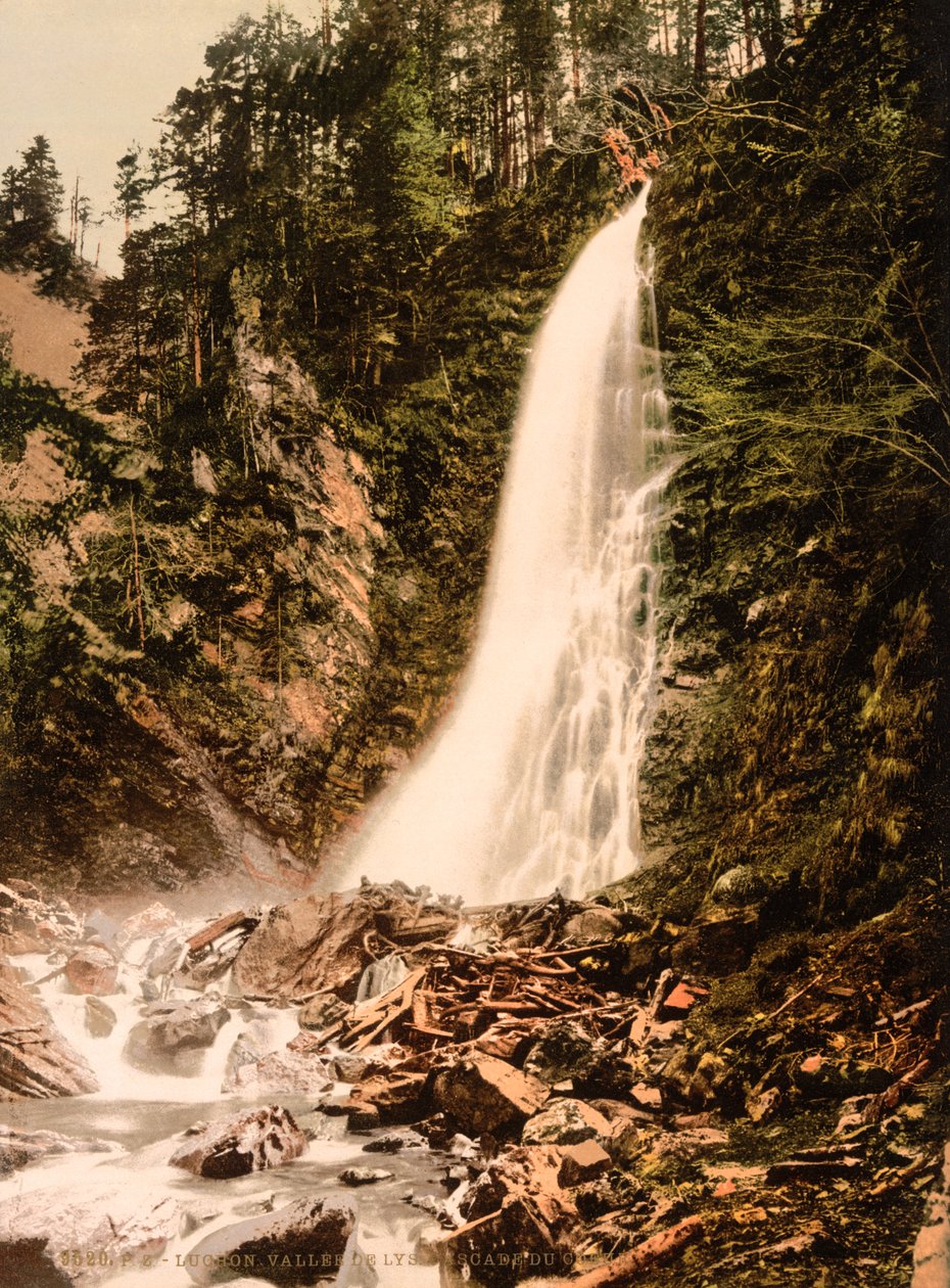 Vallei van de Lys en Cascade de Cocur, Luchon, Pyreneeën, Frankrijk, ca.1890-1900 (fotochroomdruk) door Detroit Publishing Co.