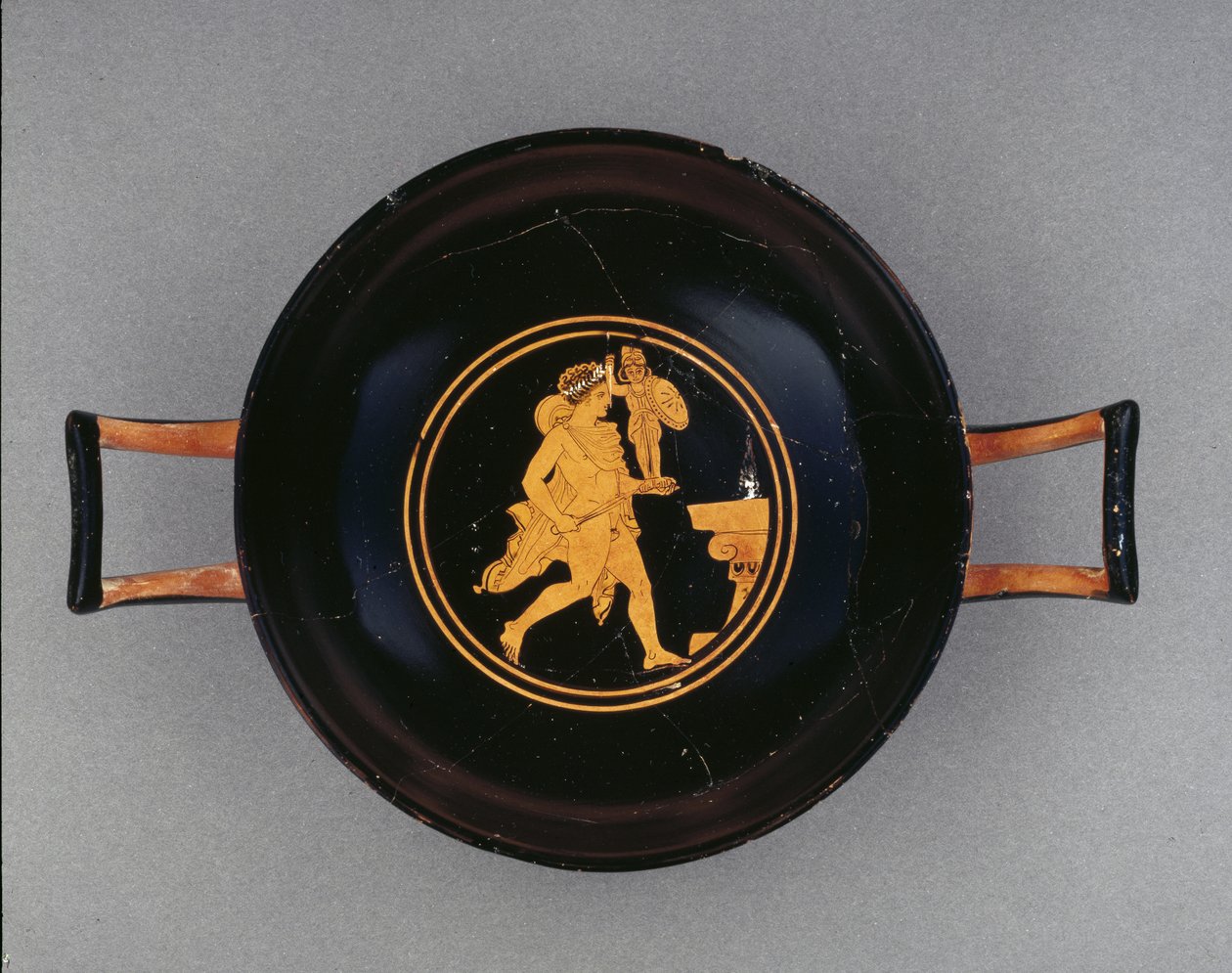 Attische roodfigurige kelk, met afbeelding van Diomedes die het magische Palladium steelt, een standbeeld van Pallas Athena, uit Apulië, laat 5e eeuw v.Chr. door Diomed painter