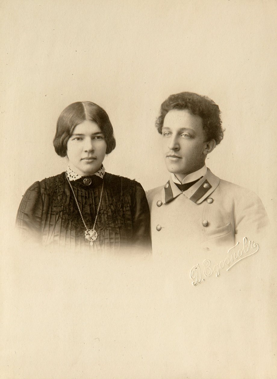Portret van de dichter Alexander (Alexandre) Aleksandrovich Blok (1880-1921) met zijn vrouw door Dmitri Spiridonovich Zdobnov