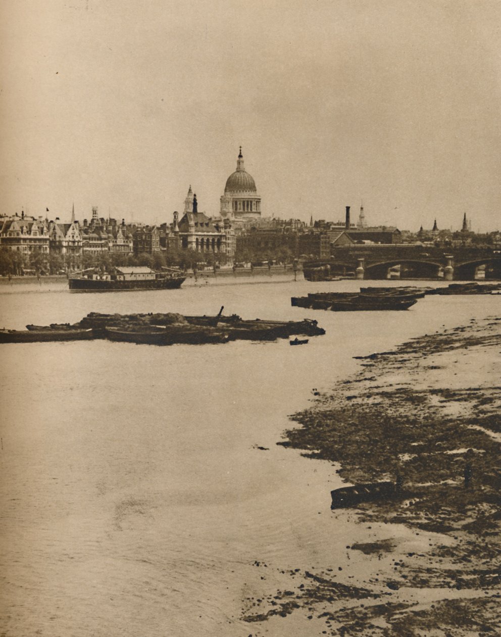 Oever en Blackfriars vanaf het zuidelijke einde van de Waterloo-brug, ca. 1935 door Donald McLeish