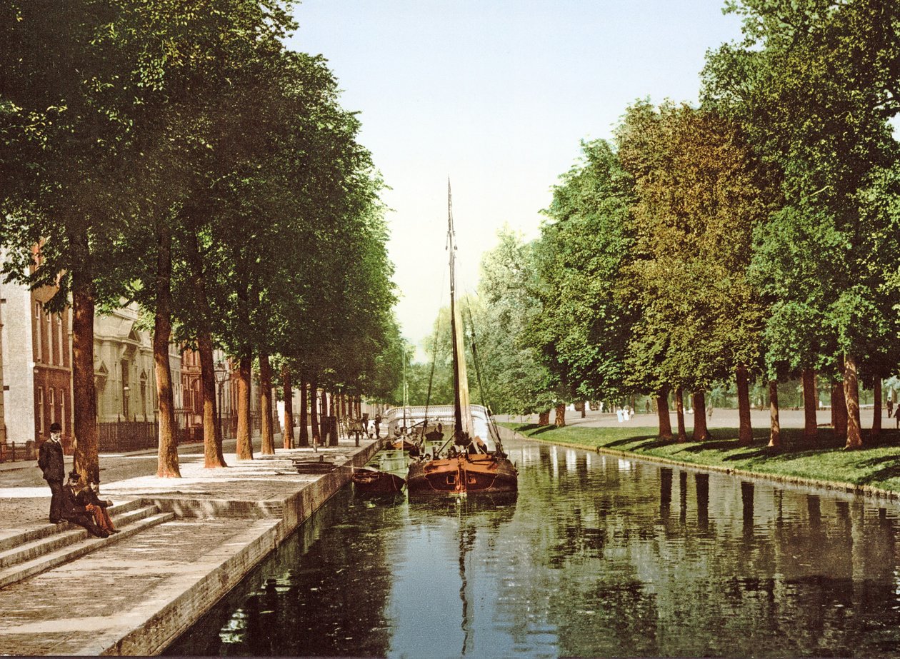 Zeilboot op de Prinsengracht in Den Haag, 1890-1900 door Dutch Photographer