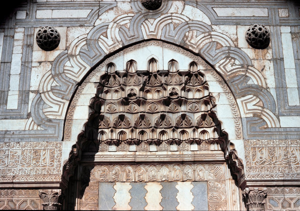 Detail van het ingangsportaal van de islamitische school (ca. 1251) door Dynasty Seljuq
